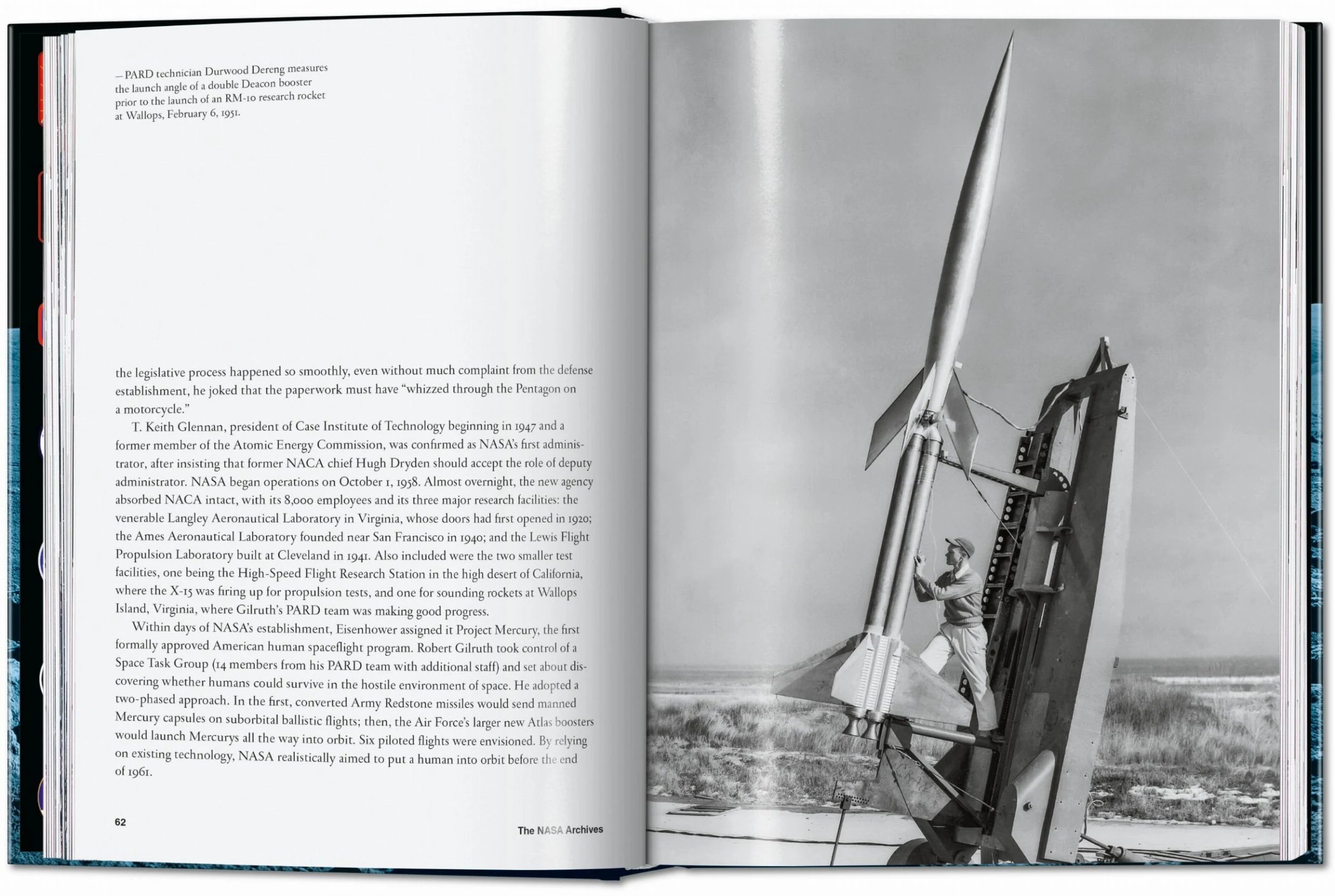 Boek The NASA Archives 40th Ed.